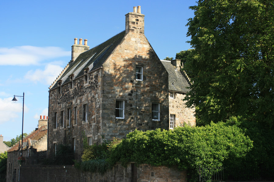 West Port House Castle in Linlithgow, West Lothian Stravaiging